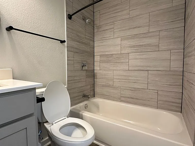 The Republic Apartments — Photo 15