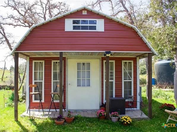 394 Turkey Hollow Rd, Luling, TX 78648