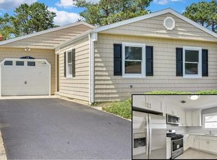 42 Chesterfield Ln, Toms River, NJ 08757