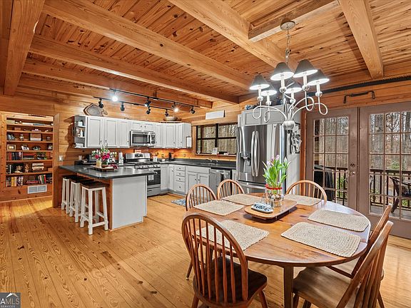 5th image of 912 Folds Rd