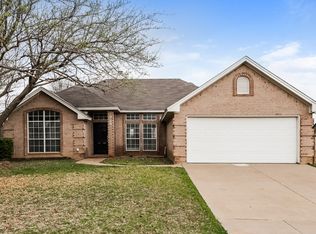 724 Nicole Dr, Burleson, TX 76028