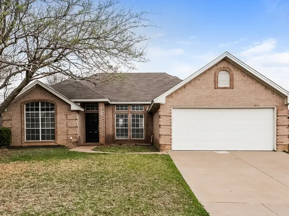 724 Nicole Dr, Burleson, TX 76028