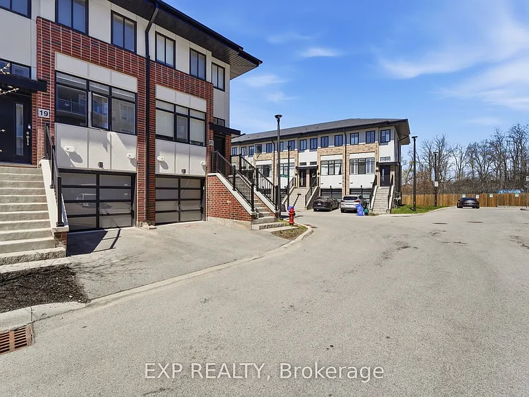 19 Markle Cres — Photo 2
