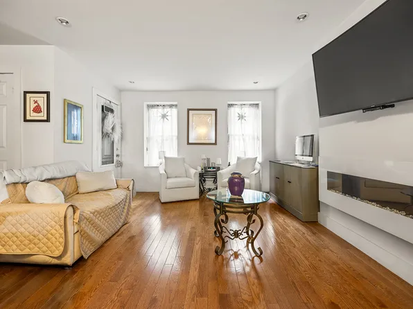 621 Putnam Avenue image 2 of 17