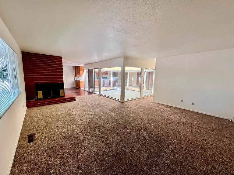 1528 Goldenwood Dr — Photo 3