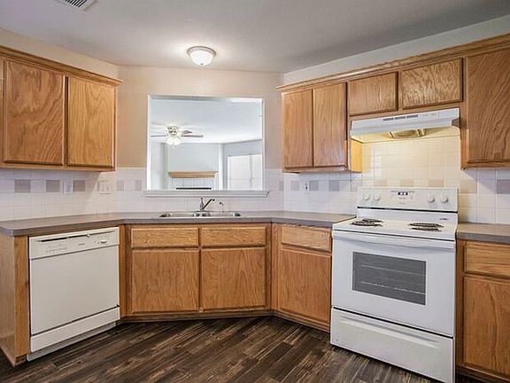 4th image of 3908 Foxglove Ln