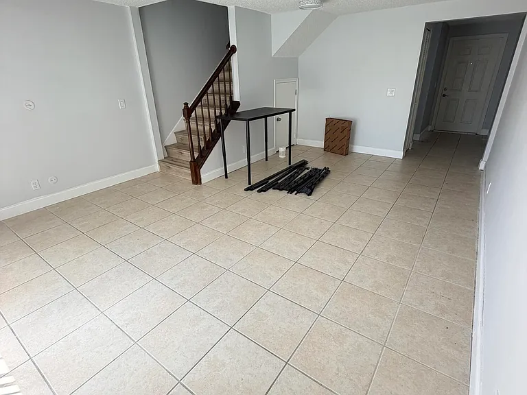 317 Georgian Park Dr — Photo 2