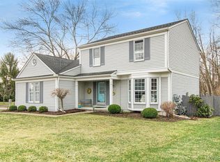 5911 Kings Arms Rd, Waterford, MI 48327