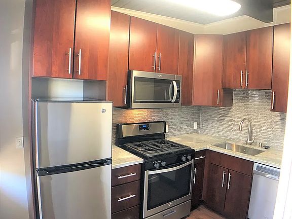 4th image of 3245 Vicente St APT 5