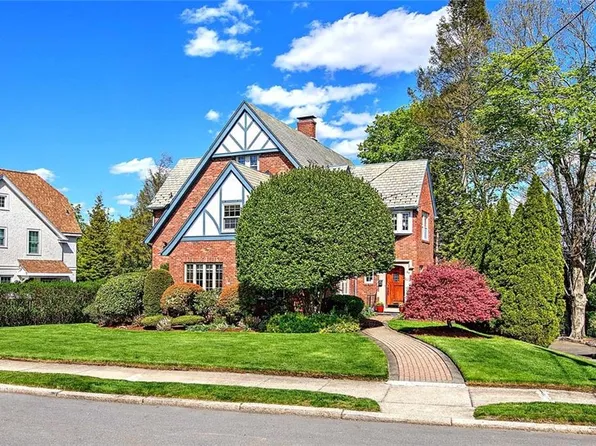 40 Dryden Ave, Pawtucket, RI 02860