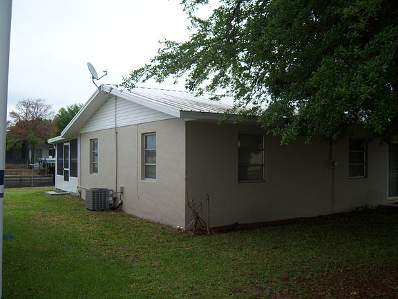 5th image of 1363 Lake Dr