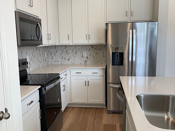 3rd image of 1032 Mountain Crown St