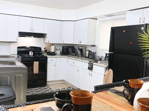 4th image of 290 Rutter Ave