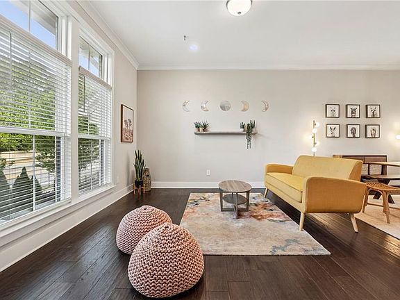 3rd image of 140 Fair View Cir