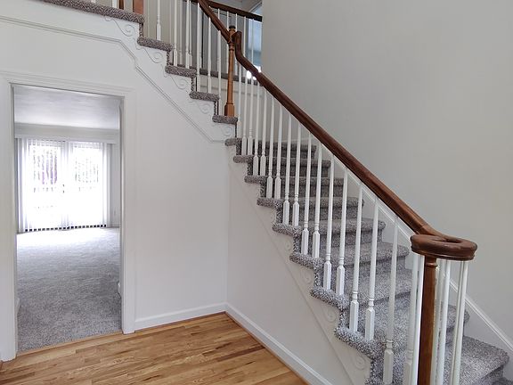 4th image of 1704 Hurlingham Ct