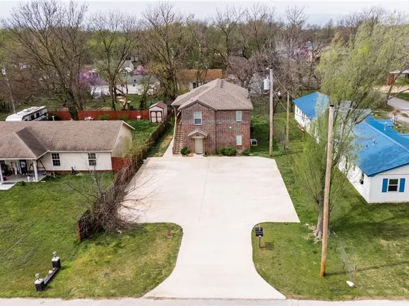 109 2nd Ave SW, Gravette, AR 72736