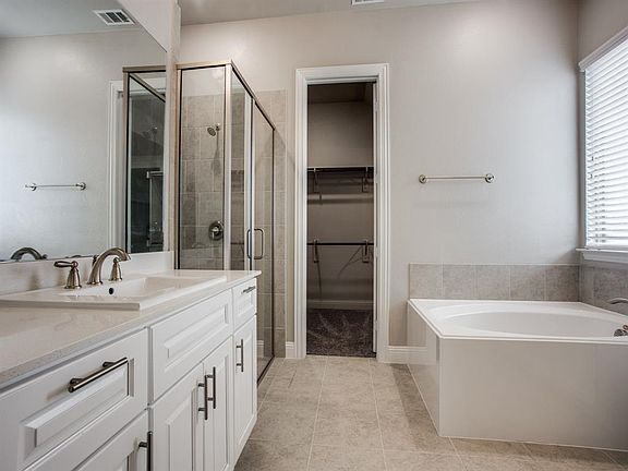 4th image of 12724 Royal Ln