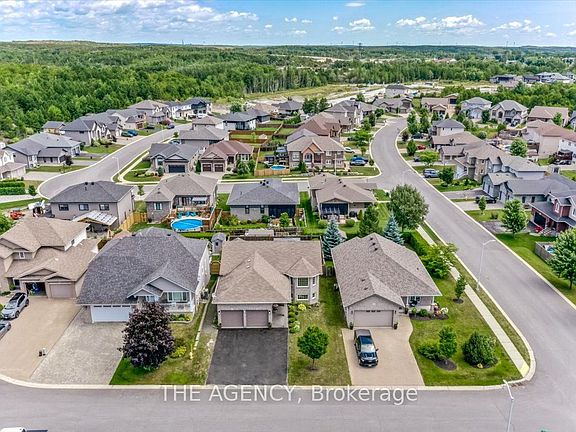 3rd image of 8 Alliston St