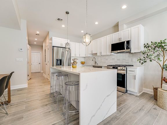 3rd image of 31 Marion Pl #1