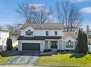 4933 Meadow Lake Dr, Richton Park, IL 60471