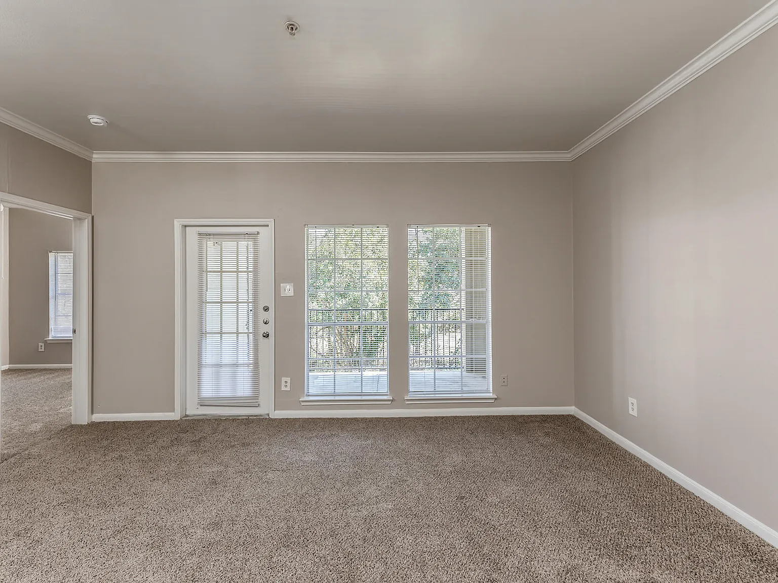 Hollow Creek Apartments — Photo 4