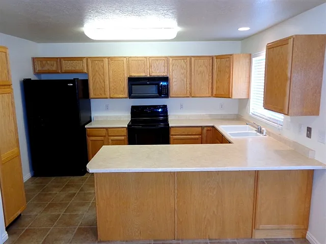 358 N Stamford Dr — Photo 2