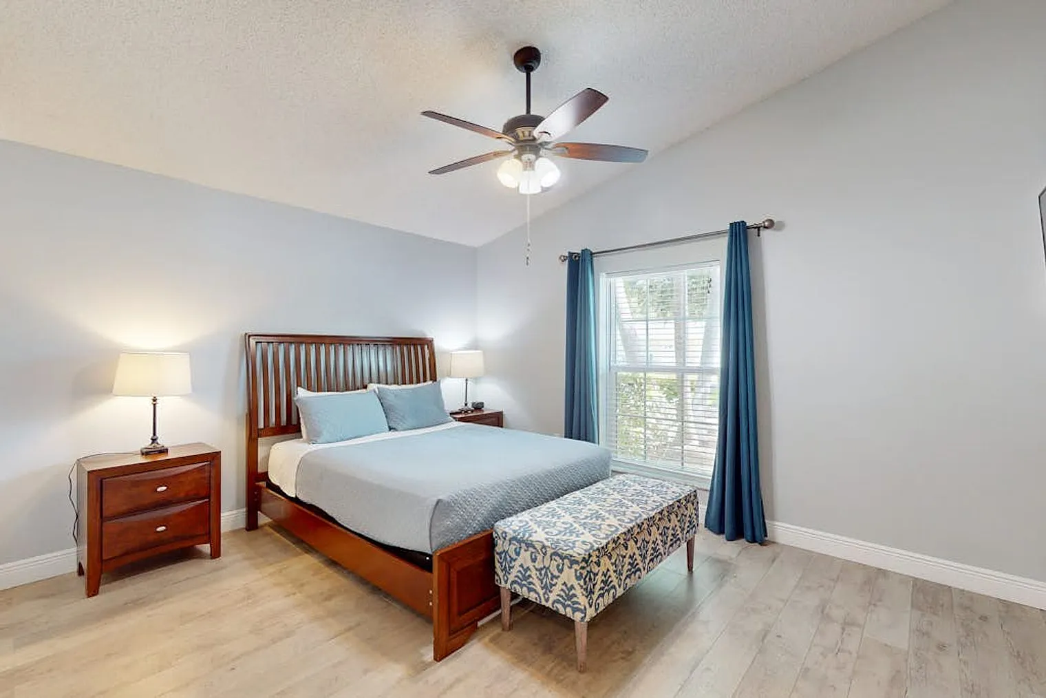 3 bed, 2.0 bath, 1442 sqft, $4,016 — Photo 3