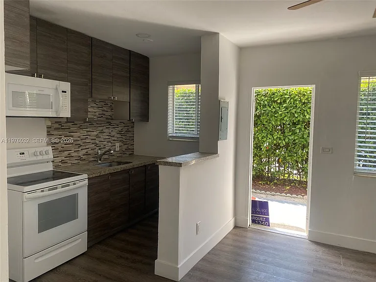 479 SW 3rd St #4 — Photo 1