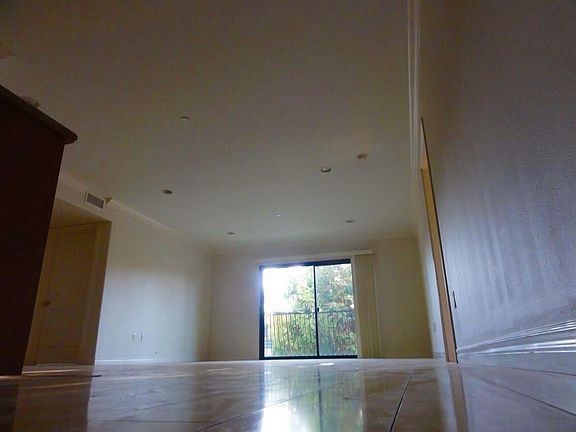 3rd image of 5264 Satsuma Ave Unit 2