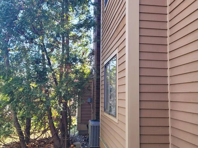 75 Greenway Close — Photo 2