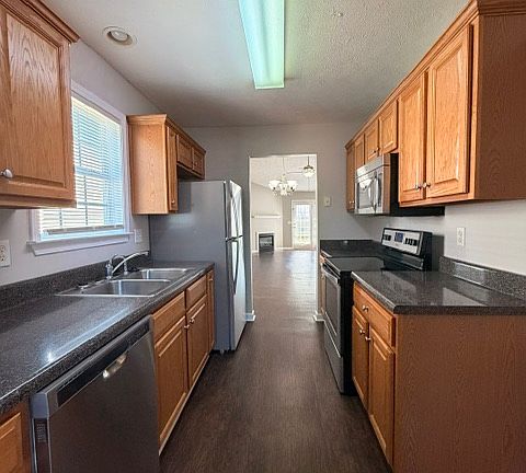 5th image of 112 Barrington Dr