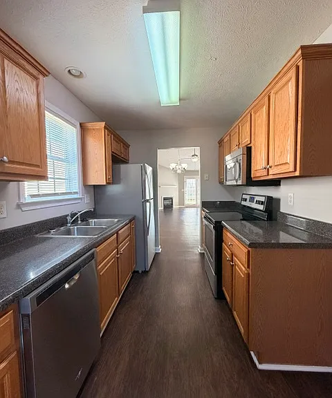 112 Barrington Dr — Photo 5