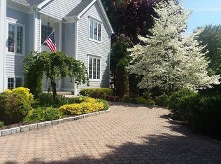 33 Knob Hill Ln, Bristol, CT 06010