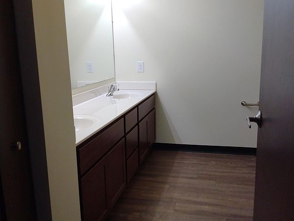 5th image of 1858 N Commerce St Unit 105