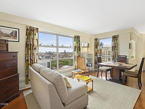 2nd image of 80 La Salle St APT 17E