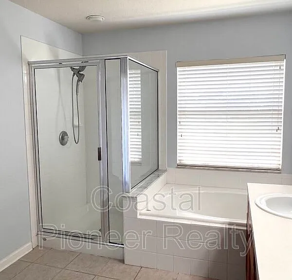 11404 Misty Isle Ln — Photo 18