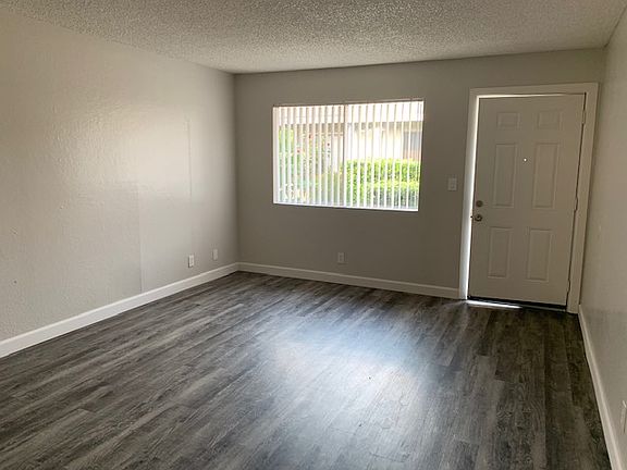 2nd image of 1133 Helm Ave #1133