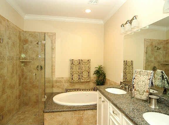 3rd image of 612 8th St