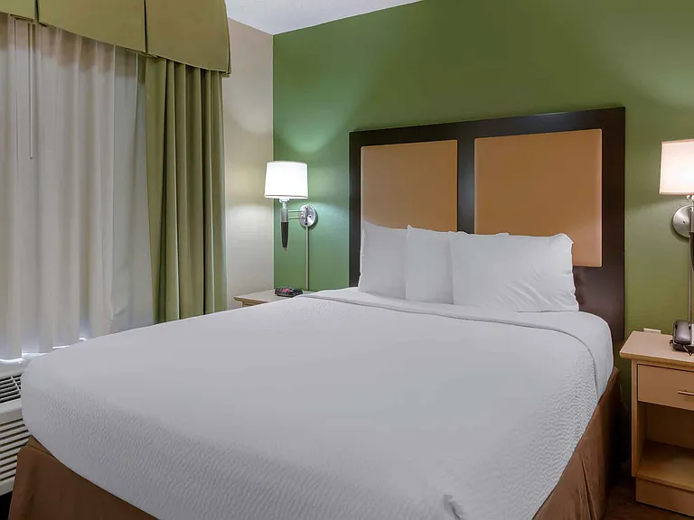 Studio Suite - 1 Queen Bed