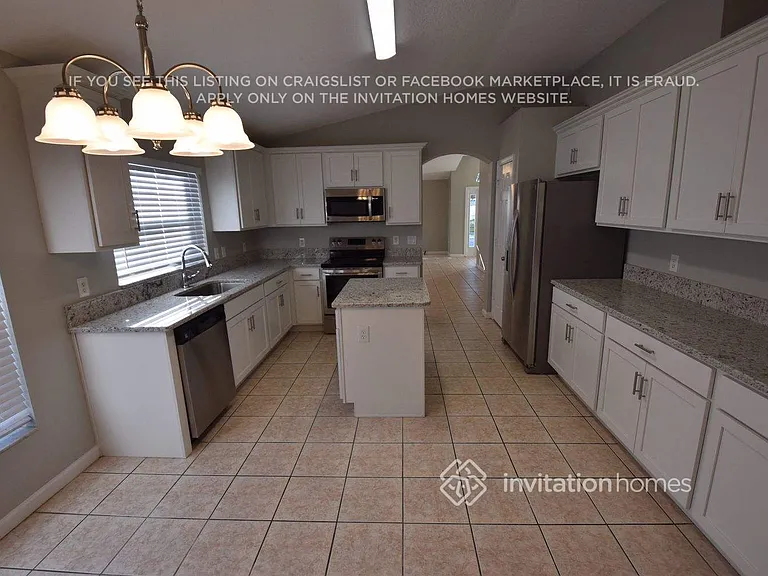 1175 Snug Harbor Dr — Photo 3