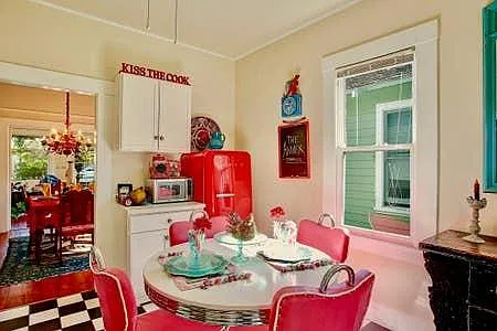 128 W De La Guerra St — Photo 10