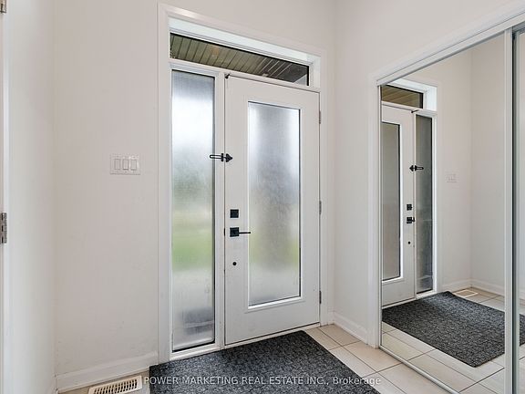 4th image of 925 Athenry Ct