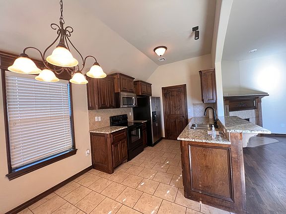 5th image of 12108 Chesterfield Ln