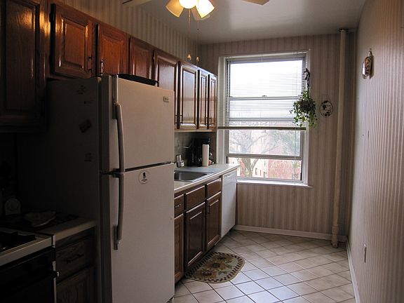 3rd image of 472 Gramatan Ave APT P3