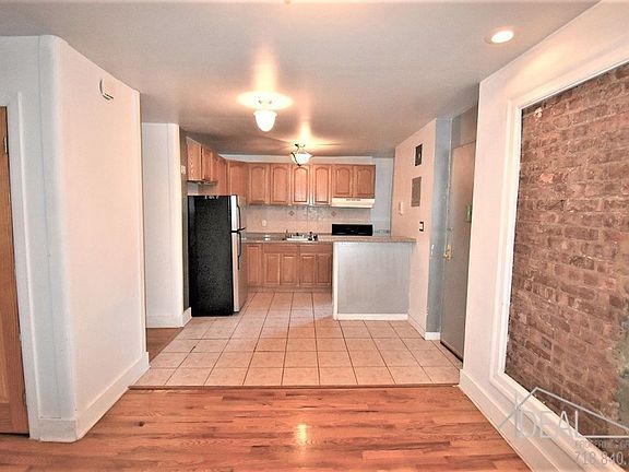 2nd image of 725 4th Ave APT Pp1