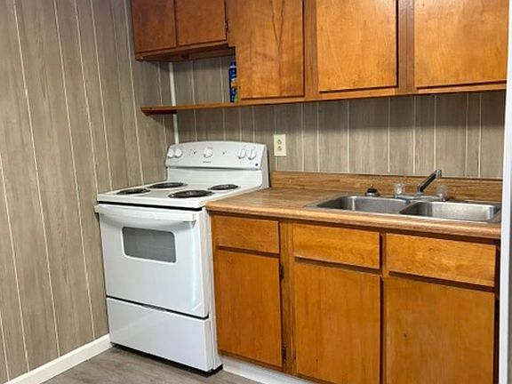 3rd image of 302 1/2 N Washington St