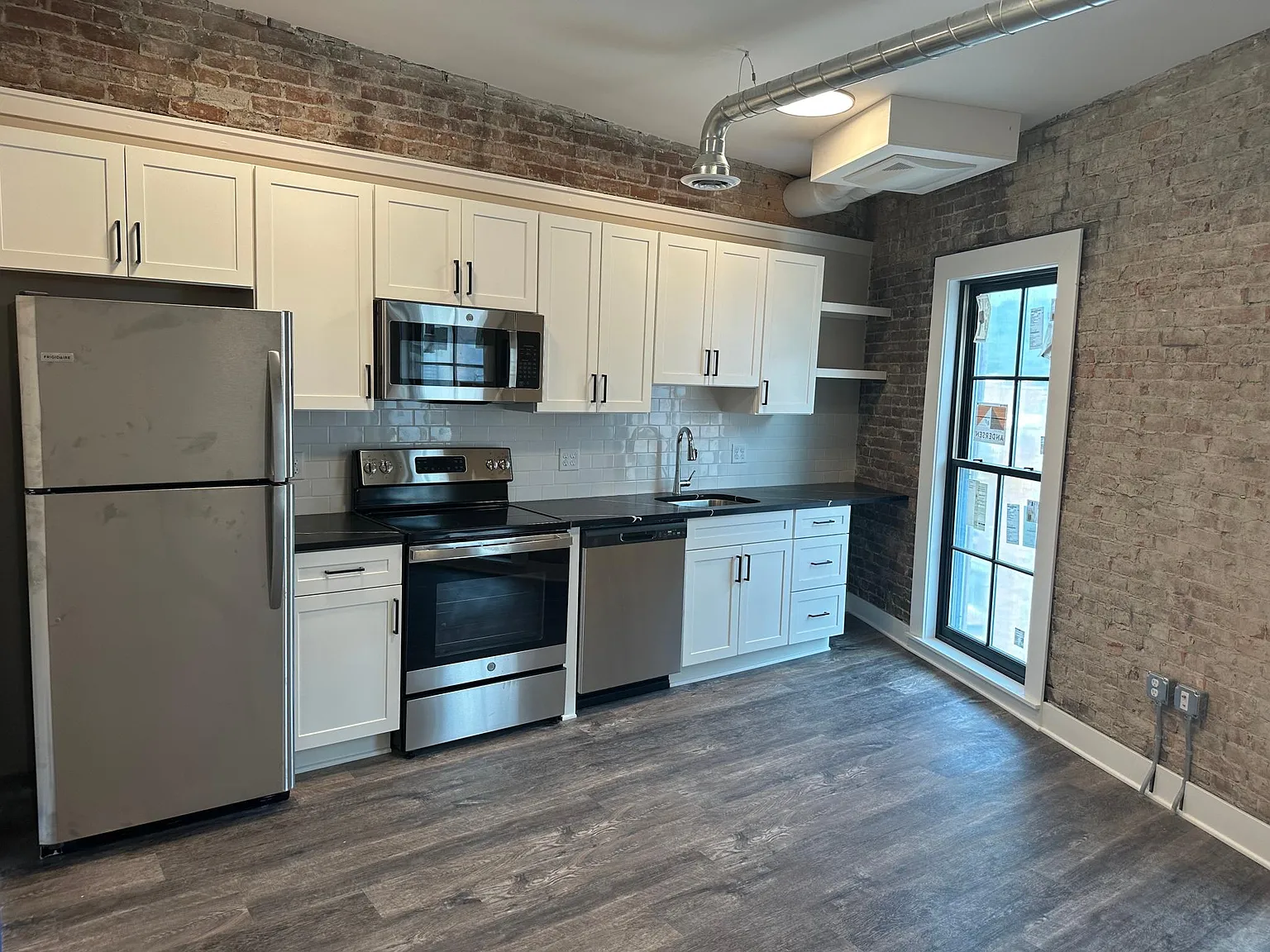 400 River St — Photo 2