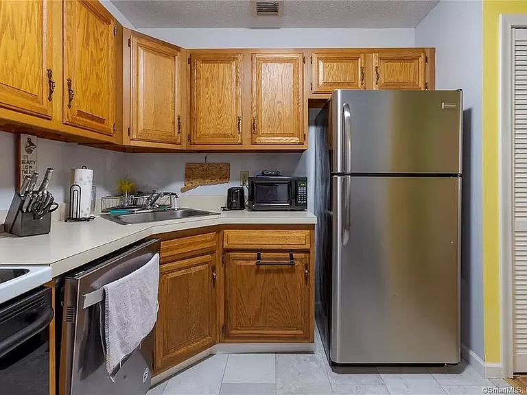 601 Twin Circle Dr #601 — Photo 6