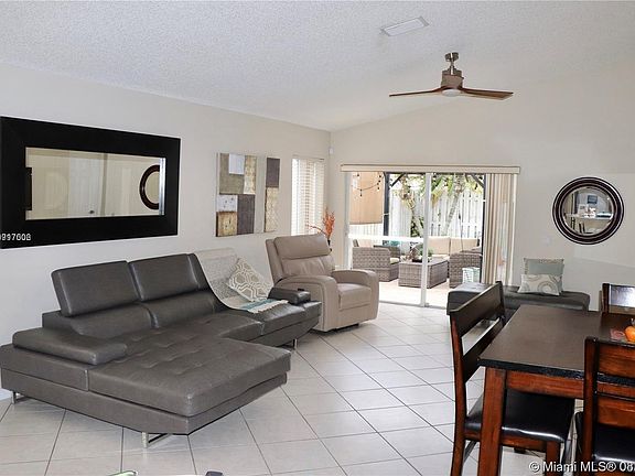 2nd image of 1445 Mira Vista Cir