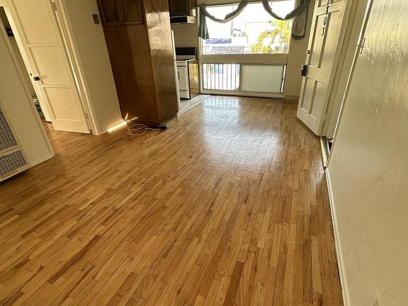 4th image of 2801 Carleton St #3